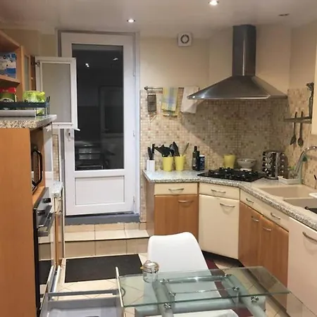 Апартаменты Irigny: Maison Calme A 10 Minutes De Lyon *